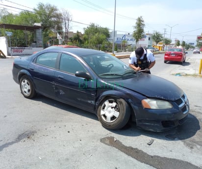 Conductor ignora alto y provoca carambola en la colonia Rosita