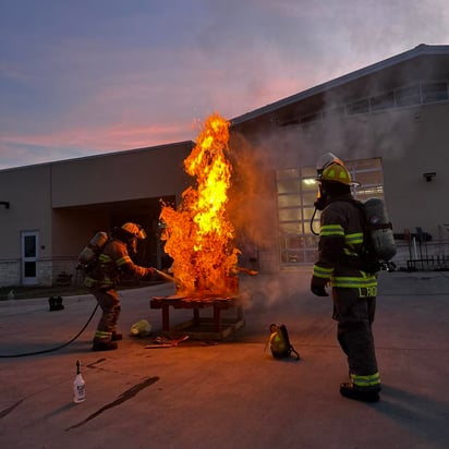 Bomberos de Eagle Pass orientan acerca de la correcta ventilación 