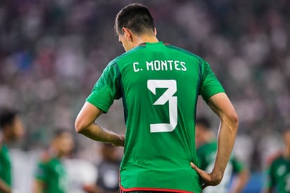 César Montes se disculpa con compañeros y afición por expulsión vs Estados Unidos