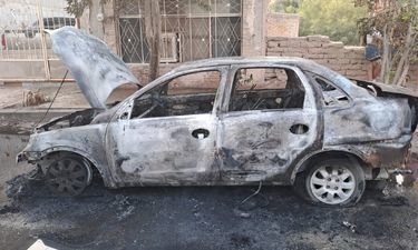 Joven en estado de ebriedad se queda dormido en su auto y este se incendia 