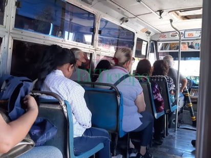 Así es viajar en el transporte público con más de 40 grados centígrados