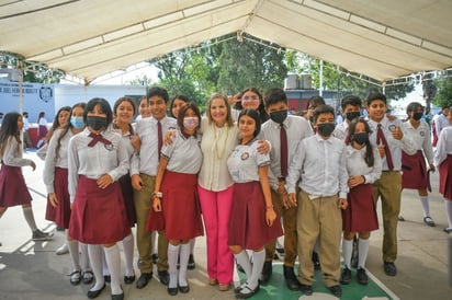 Estudiantes reciben la brigada Todos a la Escuela 