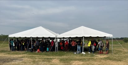 Arrestan a grupo de 174 migrantes cerca de Eagle Pass 