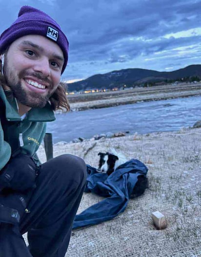 Joven encuentra un perrito perdido en la montaña y lo devuelve a su familia: Un joven cargó dos horas al perro que encontró en para devolverlo a su hogar.