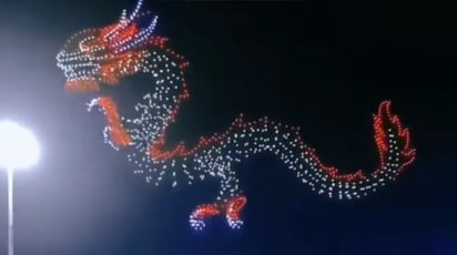 Un impresionante espectáculo de drones iluminó el cielo de China: Los habitantes de Shenzhen se sorprendieron con un colosal dragón danzando en el cielo.