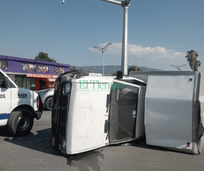 Camión se queda sin freno y vuelca en el San José