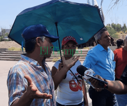 Alcalde estaría visitando a obrero que está haciendo huelga de hambre.