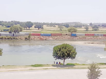 Migrantes buscan sobrevivir al calor extremos de PN