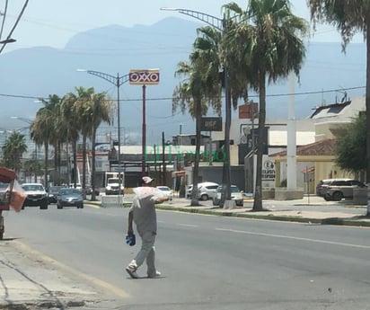 Hielo se escasea y ciudadanos no paran de comprar