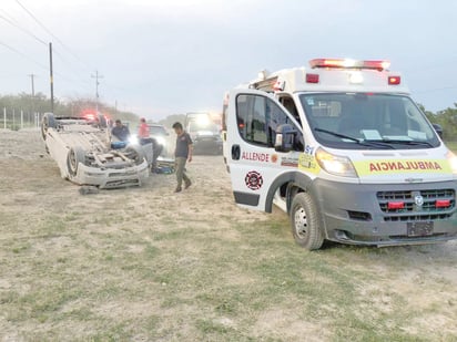 Joven vuelca en la Allende-Villa Unión y resulta con lesiones