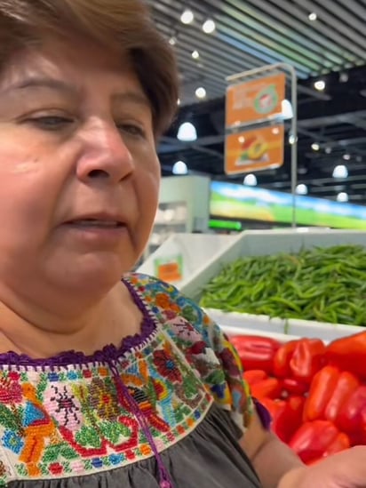 Aprende a escoger chiles que piquen con esta abuelita tiktoker: Gracias a esta abuelita escogerás las mejores frutas cuando vayas al super