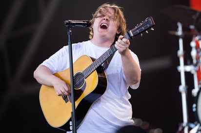 Lewis Capaldi, el cantante que conmovió a Glastonbury, en un íntimo documental de Netflix