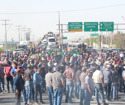 Amenazan obreros de AHMSA con bloquear la 57 por falta de pago de 8 semanas