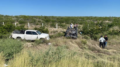 Atienden volcadura en la autopista premier 