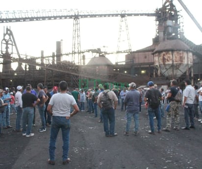 Altos Hornos enfurece a los obreros; paga sólo a algunos