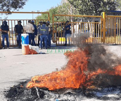 Obreros de la siderúrgica 2 continúan con su plantón en protesta por la falta de pagos