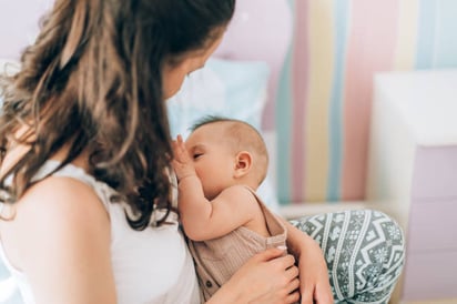 Recomiendan evitar estos alimentos durante la lactancia: Casi el 25% de los bebés se alimenta de leche materna sus primeros meses de vida.