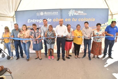 Entrega alcalde, obra de pavimentación en la colonia Veteranos de la Revolución