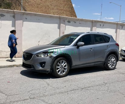 Chocan camionetas en la colonia Guadalupe de Monclova