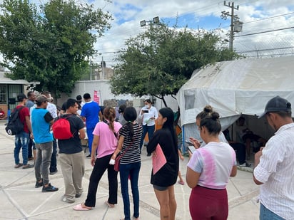 Migrantes responden a brigada en Frontera Digna