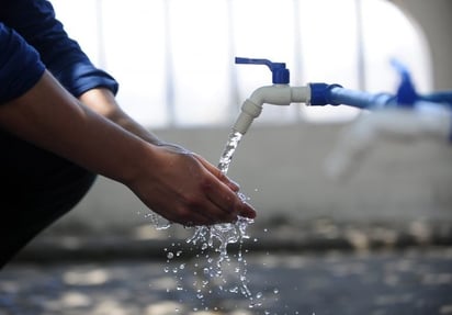 Obreros piden apoyo para que el servicio de agua no se suspenda