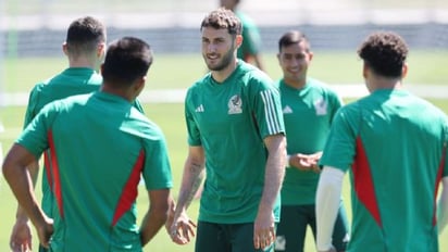 Santiago Giménez, titular en la carambola de cambios de México ante Qatar 