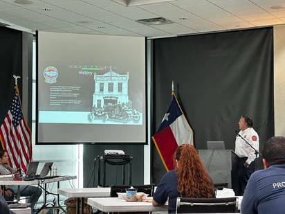 Bomberos mantiene constante capacitación práctica 