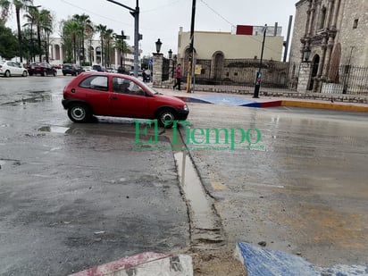 Automovilistas molestos por las construcciones del centro histórico en la zona centro