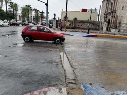 Ciudadanos se quejan por zanjas en la zona centro de Monclova