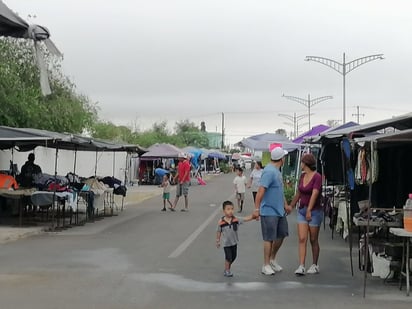 'Pulgueros' disfrutan clima agradable para vender