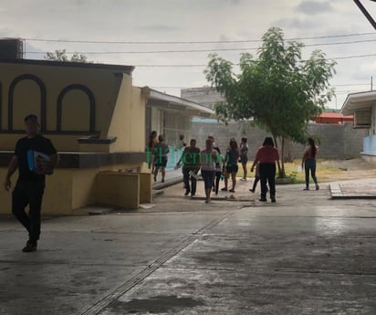 Madres de familia de la escuela Adolfo se quejan de malversación de fondos