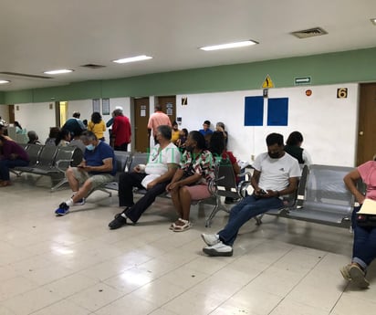 Empleados del IMSS venden medicinas 