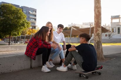 El cerebro de los adolescentes está programado para dejar de reaccionar a la voz de sus padres: La ciencia detrás de los cerebros adolescentes