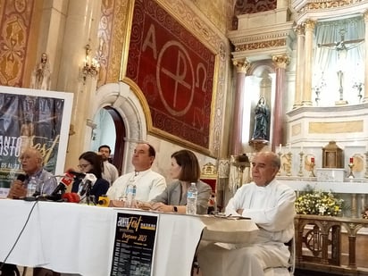 La iglesia ayuda a obreros de AH con despensas y oración