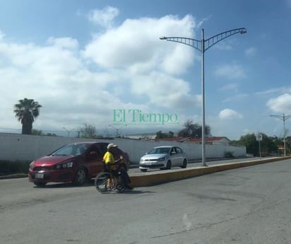 Los pedigüeños en sillas de ruedas abundan en bulevares de Monclova