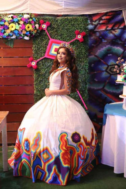 Quinceañera con temática Wixárica causa furor en redes sociales: El grupo étnico indígena Wixárika se establece mayormente en la Sierra Madre Occidental y son erróneamente llamados huicholes