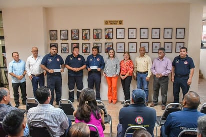 Reconocen trabajo de los bomberos destacados en junio 