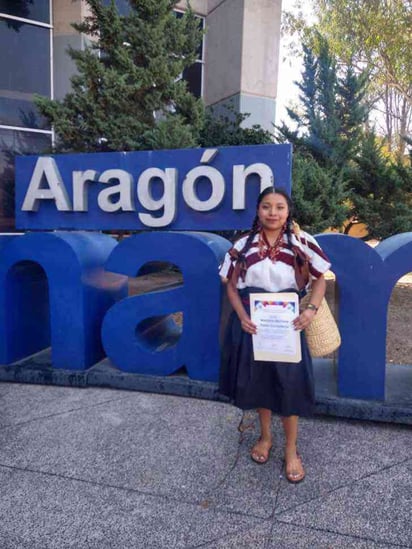 Se gradúa de la universidad portando con orgullo el traje típico de su tierra: Esta chica celebró su logro vistiendo el atuendo que se usa en las fiestas de su tierra.