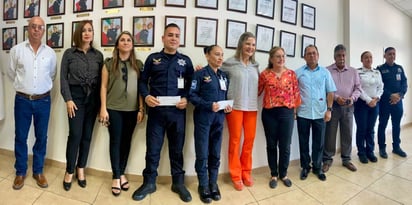 Municipio reconoce a policías por su diaria labor destacada 