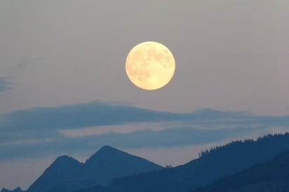 Este verano tendremos dos lluvias de estrellas, tres superlunas, un beso cósmico y un atardecer muy especial: Durante los meses de julio y agosto los aficionados a la astronomía podrán deleitarse con estos eventos celestiales.