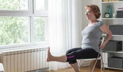 Ejercicios que puedes hacer para ponerte en forma desde tu silla: Quema calorías y fortalece tus músculos para mantenerte saludable