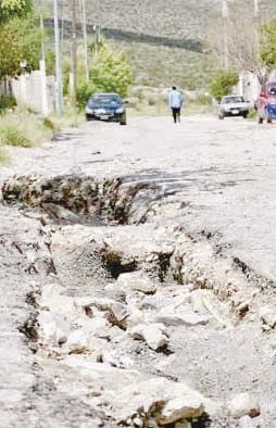 Zanja con agua en Colinas de Santiago no corresponde a Simas