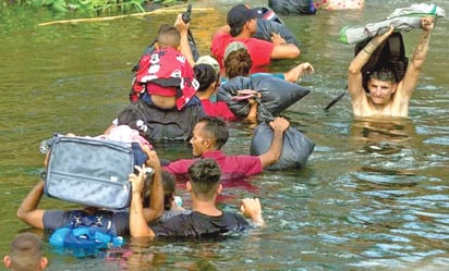 Texas es demandado por 'muro flotante' de boyas en el río Bravo