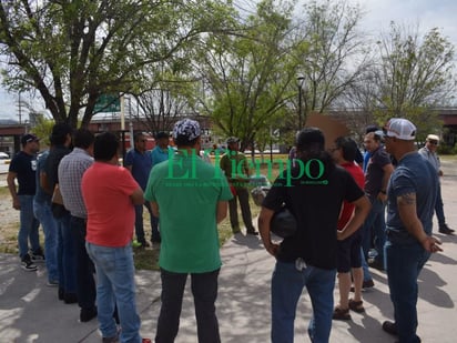 Guardia de honor en monumento a Minero por el 11 de julio