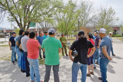 Guardia de honor en monumento a Minero por el 11 de julio