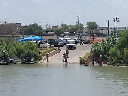 Abbot cumple su amenaza y muro flotante se convierte en un hecho