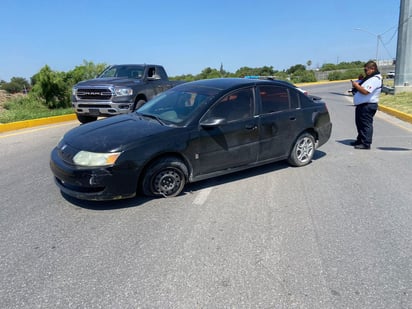 Mujer se salva de volcar en el Pérez Treviño