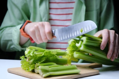 ¿Por qué debes agregar el apio a tu alimentación?