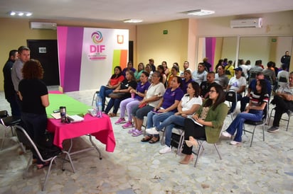 Pronnif afina detalles con couchs para cursos del Club Santos