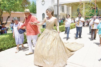 Marcela I recibe la coronación litúrgica en gran celebración